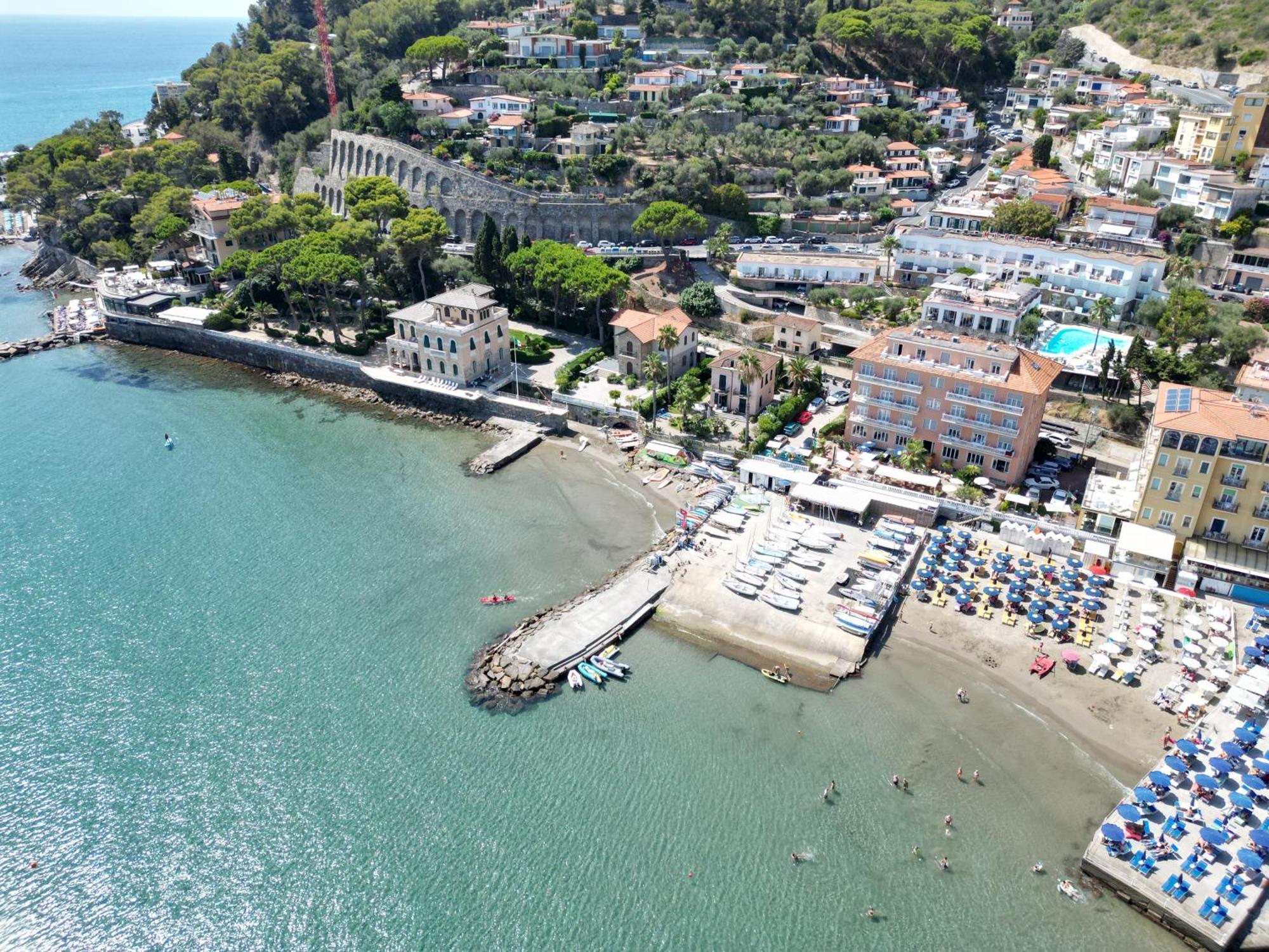 Hotel Golfo E Palme Diano Marina Exterior foto