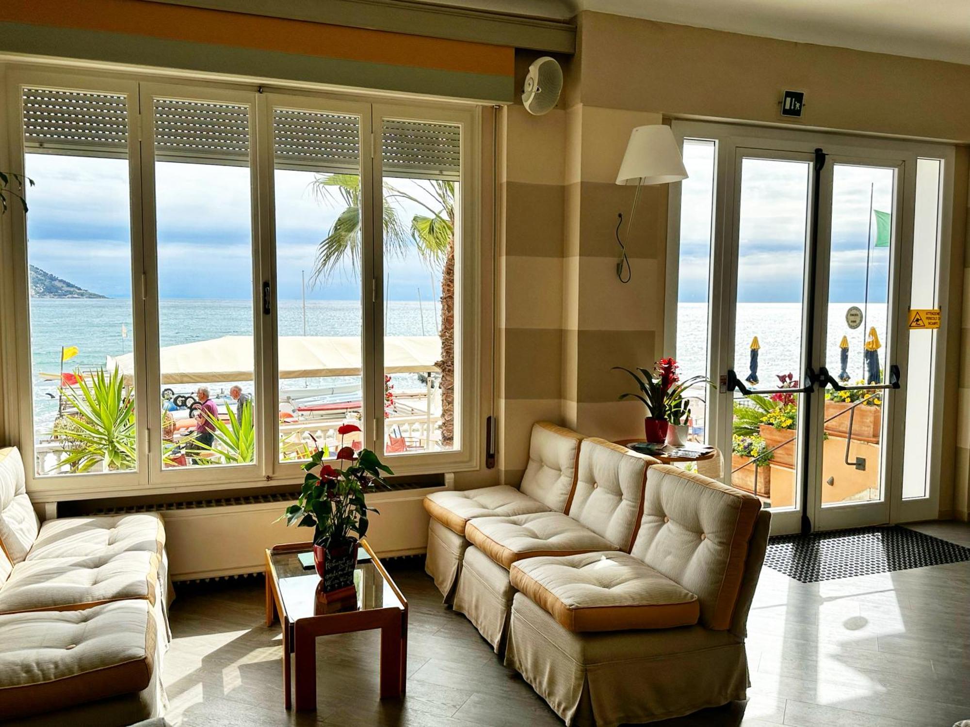 Hotel Golfo E Palme Diano Marina Exterior foto